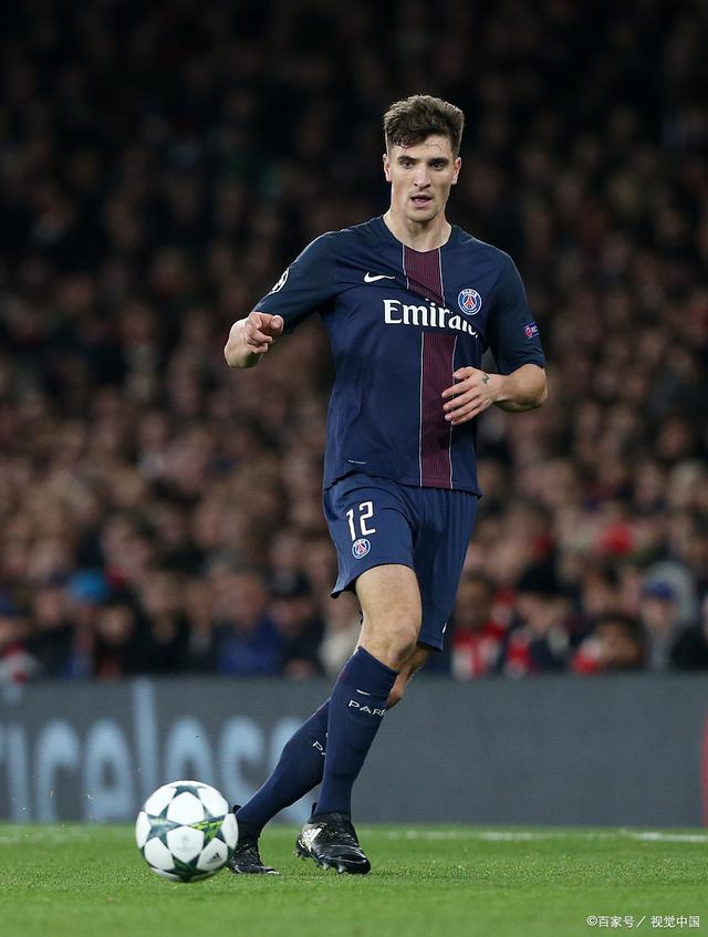 包含JackeyLove回归赛场，出色防守首场状态亮眼，法国队观众沸腾！的词条